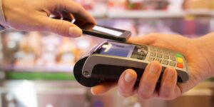 retail_store_quick_payment_with_cellular